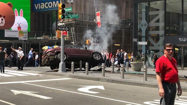 Le véhicule qui a foncé sur des piétons à Times Square, à New York Le véhicule qui a foncé sur des piétons à Times Square, à New York