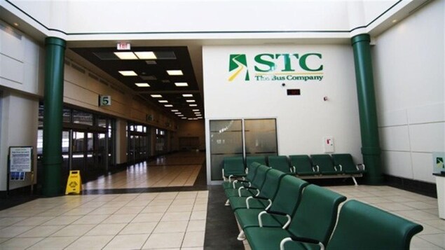 Selon la province, seulement deux des 27 trajets offerts par la STC sont rentables.