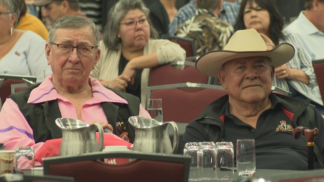 Des dizaines de personnes lors l'Assemblée générale de la Nation métisse de l'Alberta de 2022. 