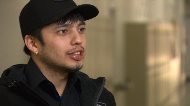 Un étudiant autochtone en Techniques policières au Collège d'Alma, Jacob Chachai Un étudiant autochtone en Techniques policières au Collège d'Alma, Jacob Chachai