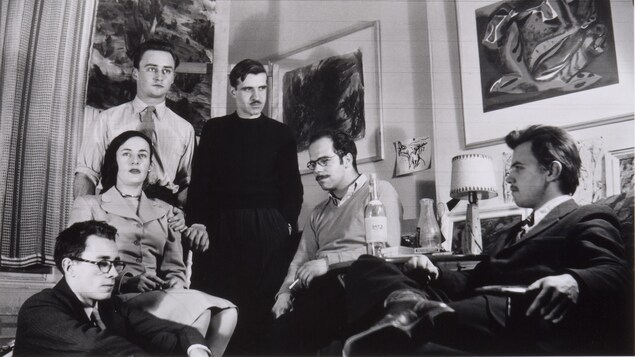 Portrait d'artistes automatistes dans l'atelier de Fernand Leduc, en 1946 Portrait d'artistes automatistes dans l'atelier de Fernand Leduc, en 1946