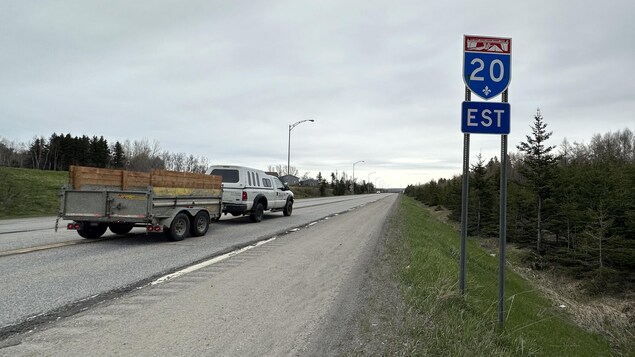 Panneau de l'autoroute 20