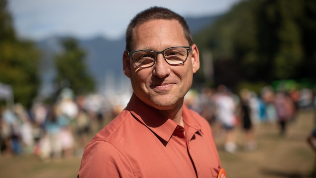 Le cinéaste et journaliste Avi Lewis se présentera à la direction du NPD