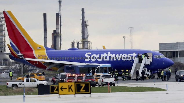 Un avion de Southwest Airlines s'est posé d'urgence à Philadelphie. Un avion de Southwest Airlines s'est posé d'urgence à Philadelphie.