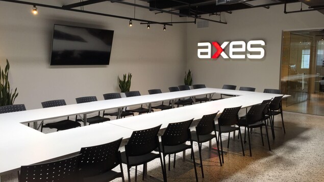 Une salle de conférence chez Axes Network, à Québec.