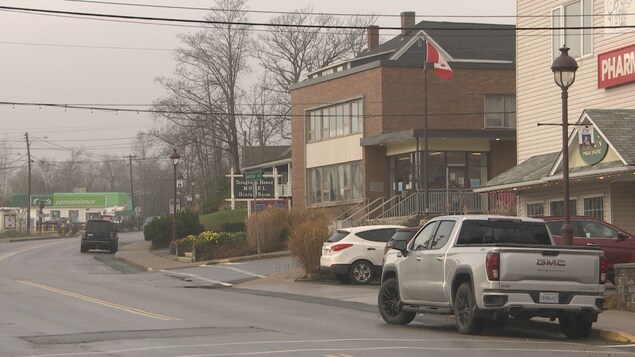 Des commerces au centre-ville de Baddeck.