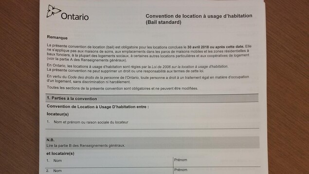 Le document sur un bureau Le document sur un bureau