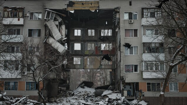 Vue d'un bâtiment détruit à Bakhmout, dans la région de Donetsk, le 30 janvier 2022.