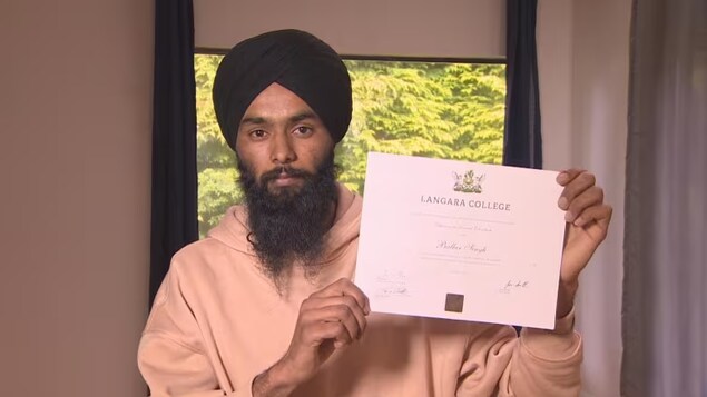 B.C. man among scores of international students facing deportation in suspected immigration scam - Vimarsana News