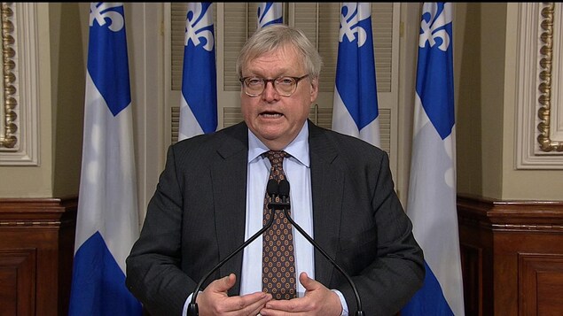 Le ministre de la Santé et des Services sociaux, Gaétan Barrette, lors d'un point de presse le 13 décembre 2017. Le ministre de la Santé et des Services sociaux, Gaétan Barrette, lors d'un point de presse le 13 décembre 2017.
