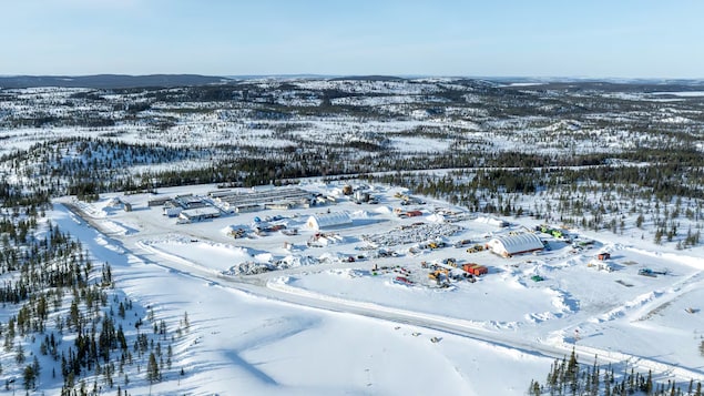 魁北克省北部Shaakichiuwaanaan锂矿项目的基地营地。