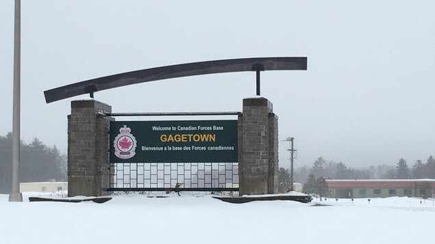 Le pannau d'accueil de la base militaire de Gagetown au Nouveau-Brunswick