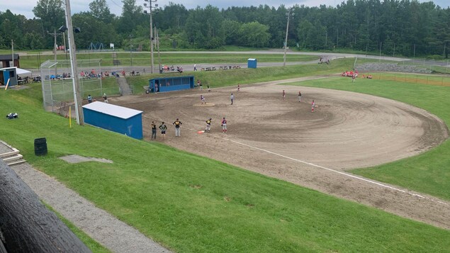 Un entraîneur de baseball suspendu après avoir insulté un arbitre de 14 ans