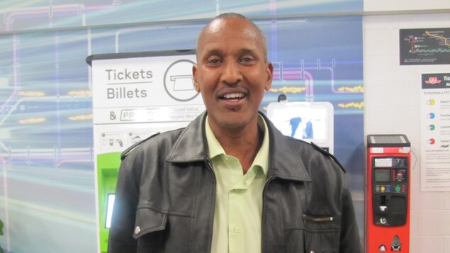 Portrait de Bashir Makhtal à son arrivée à l'aéroport Pearson de Toronto Portrait de Bashir Makhtal à son arrivée à l'aéroport Pearson de Toronto