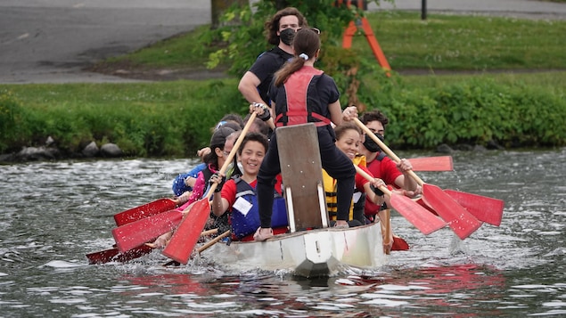 Une équipe de bateau-dragon qui brise les barrières pour les enfants autistes