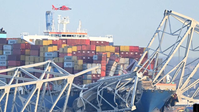 Baltimore bridge collapses after ship strikes it, rescuers search for ...