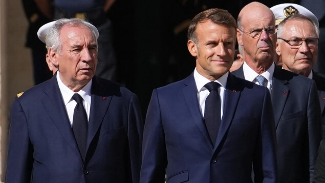 Crise politique en France : Macron veut nommer rapidement un nouveau premier ministre