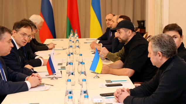 Russia, Ukraine hold 2nd round of talks as people flee 'terrifying reality of violence' - Vimarsana News