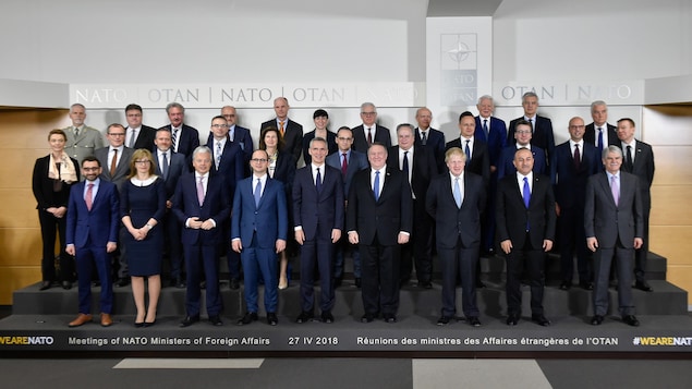La photo officielle des ministres des Affaires étrangères des pays de l'OTAN, lors de la réunion d'avril 2018. La photo officielle des ministres des Affaires étrangères des pays de l'OTAN, lors de la réunion d'avril 2018.