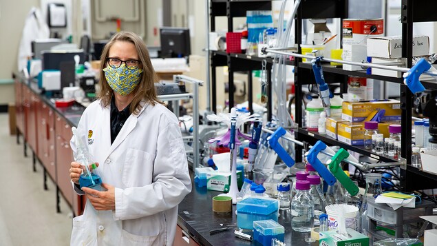 La Dre Belinda Heyne dans son laboratoire.