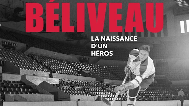 Jean Béliveau effectue un lancer frappé sur la glace du Colisée de Québec Jean Béliveau effectue un lancer frappé sur la glace du Colisée de Québec