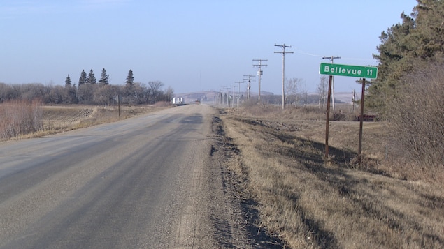 La route 225 près du village de Saint-Isidore-de-Bellevue, en Saskatchewan, en novembre 2023.