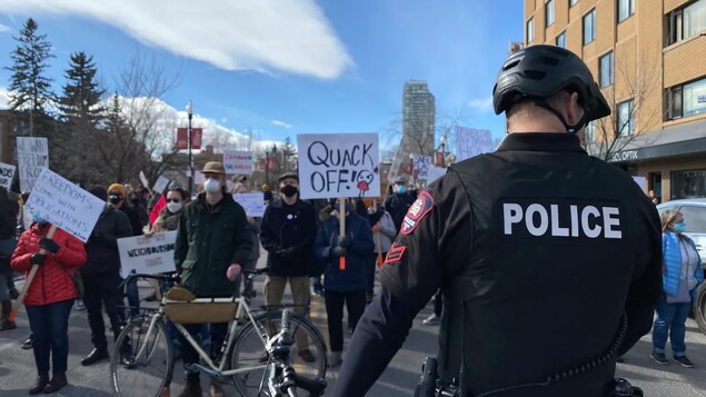 La mairesse de Calgary demande à la police de mieux contrôler les manifestations