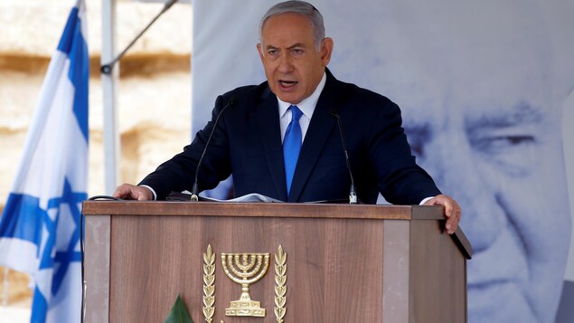 Le premier ministre israélien Benyamin Nétanyahou parle aux journalistes. Le premier ministre israélien Benyamin Nétanyahou parle aux journalistes.