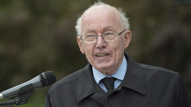 L’ex-premier ministre du Québec Bernard Landry lors d’une conférence de presse en compagnie des membres de la Société Saint-Jean-Baptiste à Montréal, le 12 juillet 2017 L’ex-premier ministre du Québec Bernard Landry lors d’une conférence de presse en compagnie des membres de la Société Saint-Jean-Baptiste à Montréal, le 12 juillet 2017