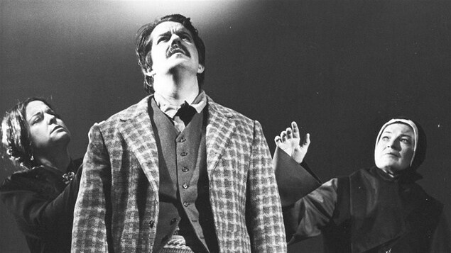 Bernard Turgeon joue dans l'opéra Louis Riel. Bernard Turgeon joue dans l'opéra Louis Riel.