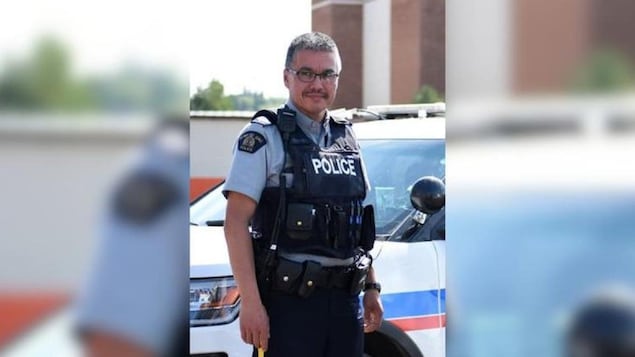 Portrait de Bernie Herman en uniforme de la Gemdarmerie royale du Canada.