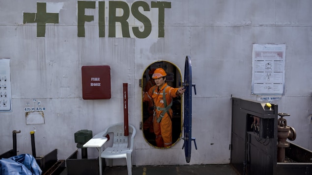 Malgré le cessez-le-feu, 20 000 marins sont toujours coincés près du détroit d’Ormuz