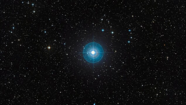 La jeune étoile Beta Pictoris brille à 63,4 années-lumière de la Terre.