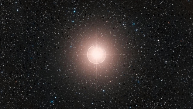 Première image de l’étoile compagne de Bételgeuse