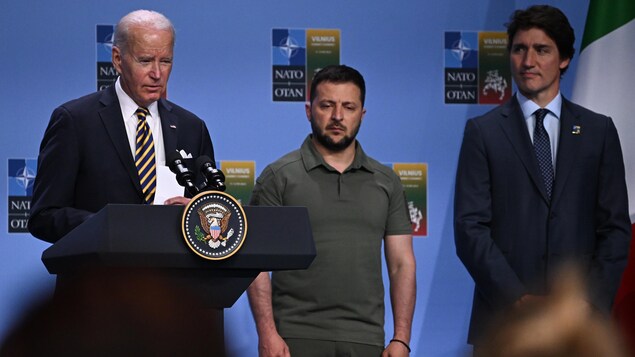Joe Biden, Volodymyr Zelensky et Justin Trudeau lors d'un point de presse.