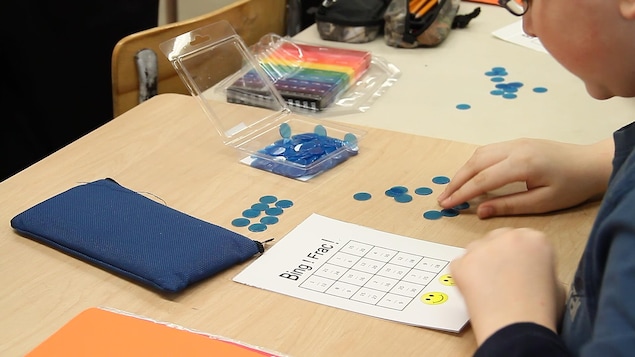Un jeu de Bingo devient un prétexte pour apprendre les équivalences de fractions. Un jeu de Bingo devient un prétexte pour apprendre les équivalences de fractions.