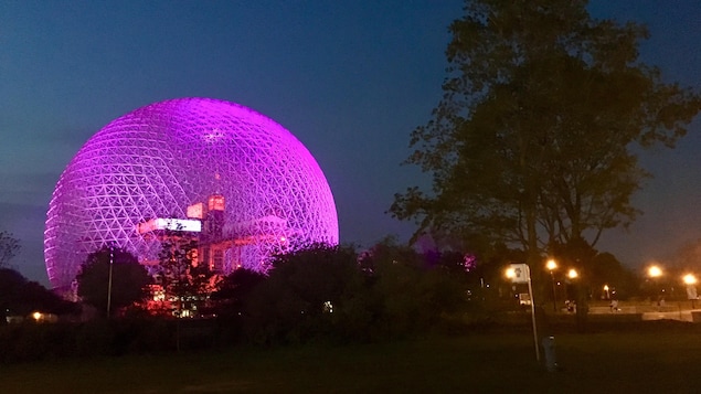 La Biosphère illuminée lors des cérémonies du 375e anniversaire de Montréal