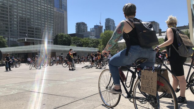 Des cyclistes à Toronto