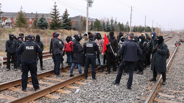 Blocage temporaire des voies du CN à Saint-Lambert en appui aux Wet’suwet’en