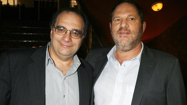 Bob Weinstein (àgauche), le frère d'Harvey Weinstein (à droite) Bob Weinstein (àgauche), le frère d'Harvey Weinstein (à droite)