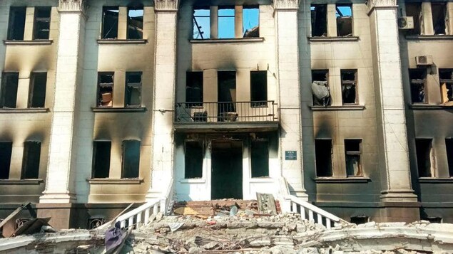 Un bâtiment détruit par un bombardement.