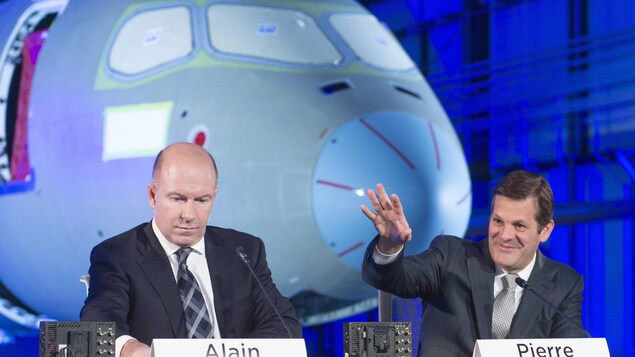 Alain Bellemare, président et chef de la direction, et Pierre Beaudoin, président directeur du conseil, s'adressant à une foule lors d'une assemblée de la multinationale Bombardier. Alain Bellemare, président et chef de la direction, et Pierre Beaudoin, président directeur du conseil, s'adressant à une foule lors d'une assemblée de la multinationale Bombardier.
