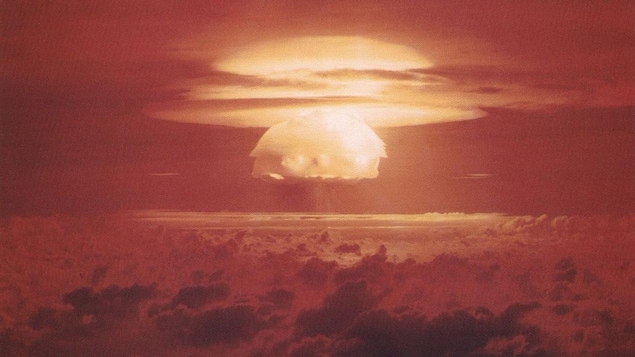 Le champignon nucléaire formé par la détonation de la bombe Castle Bravo a atteint 40 kilomètres de hauteur en quelques minutes et avait un diamètre supérieur à 7 km, selon le Brookings Institute. Le champignon nucléaire formé par la détonation de la bombe Castle Bravo a atteint 40 kilomètres de hauteur en quelques minutes et avait un diamètre supérieur à 7 km, selon le Brookings Institute.