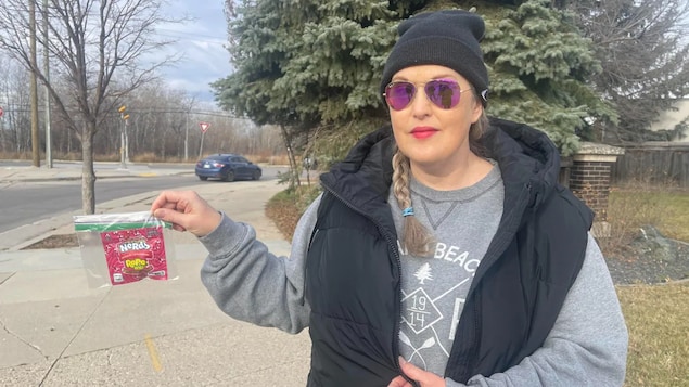 Jocelyn Cordeiro says her daughter found a package of cannabis candy in her Halloween bag on Monday. (Jérémie Bergeron/Radio-Canada)
