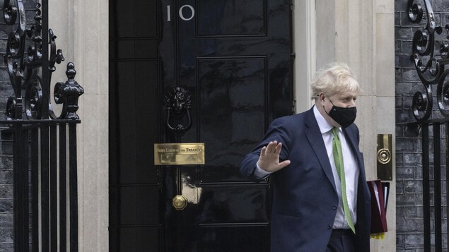 Boris Johnson quittant 10 Downing Street.