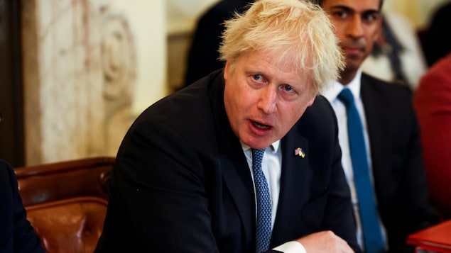 Le premier ministre britannique, Boris Johnson, lors de la rencontre hebdomadaire du cabinet ministériel mercredi, à Downing Street.
