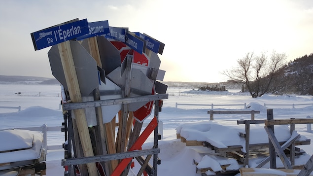 Des affiches de noms de rues pour les sites de pêche blanche