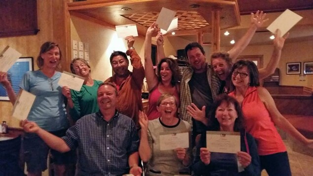 Les pèlerins-randonneurs ont reçu un certificat du comité du sentier Vents et Marées pour souligner le réussite du parcours de 225 kilomètres. Les pèlerins-randonneurs ont reçu un certificat du comité du sentier Vents et Marées pour souligner le réussite du parcours de 225 kilomètres.