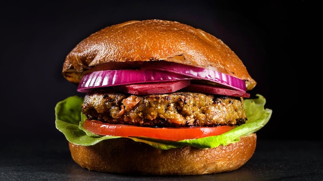 Un hamburger.