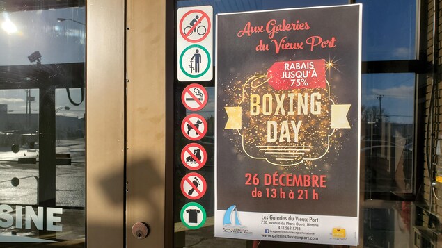 Une affiche annonçant le Boxing Day ax Galeries du Vieux Port.